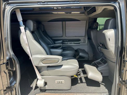 Used 2016 Chevrolet Express 2500 RWD image 65
