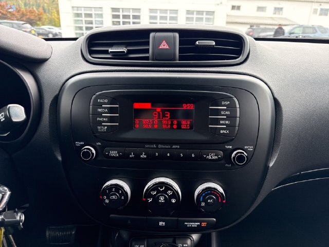 Used 2015 Kia Soul + FWD image 24