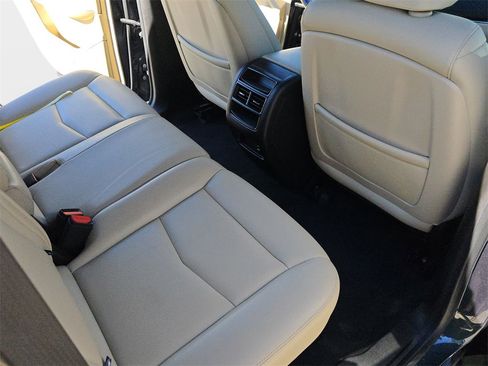 Used 2019 Cadillac XT5 FWD image 13