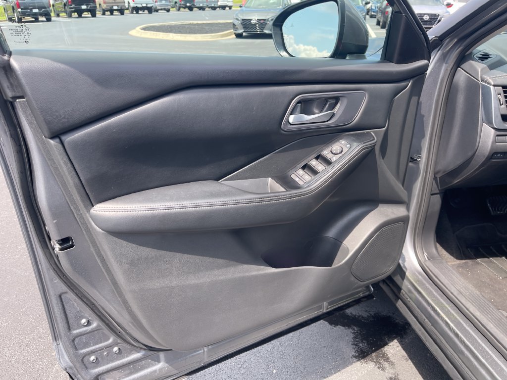 Used 2024 Nissan Rogue SV AWD/4WD image 12