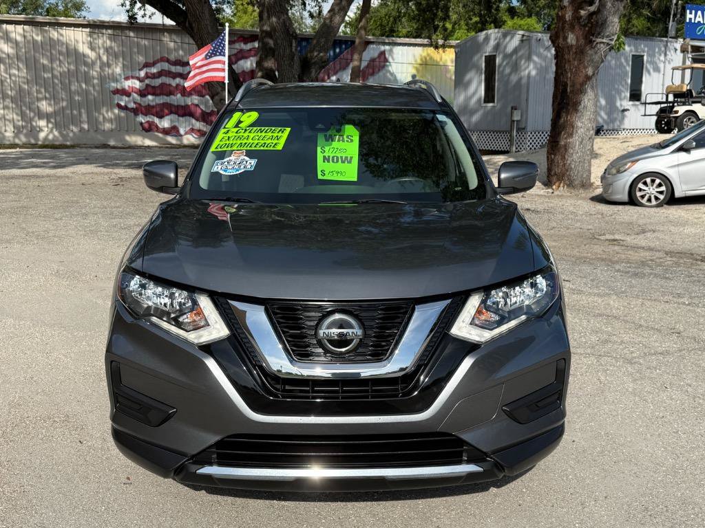 Used 2019 Nissan Rogue SV FWD image 2