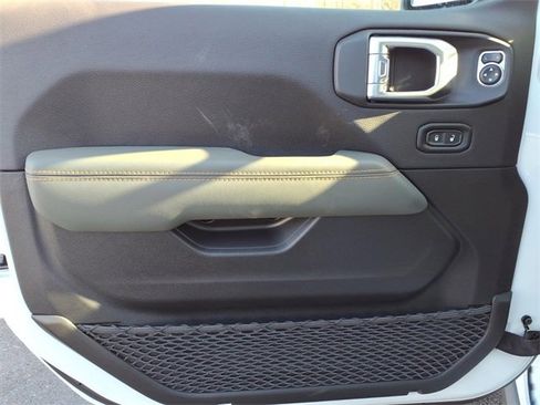 New 2026 Jeep Gladiator Mojave image 10