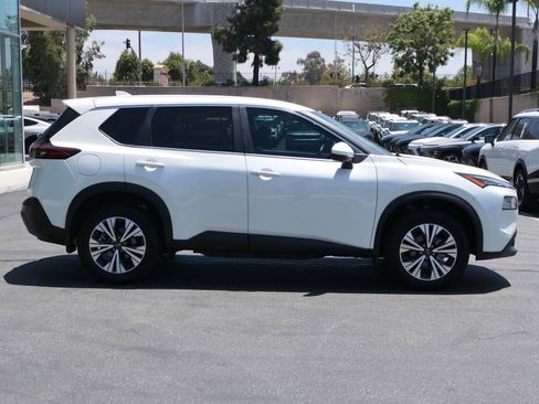 Used 2023 Nissan Rogue SV FWD image 2