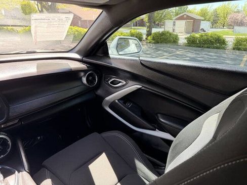 Used 2020 Chevrolet Camaro LT image 17