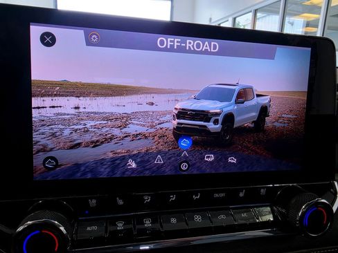 Used 2024 Chevrolet Colorado ZR2 w/ ZR2 Convenience Package III AWD/4WD image 44