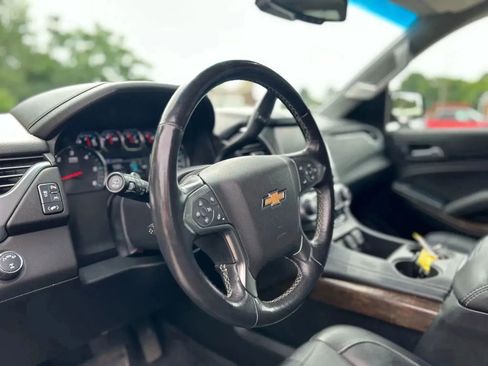 Used 2019 Chevrolet Tahoe LT w/ Luxury Package AWD/4WD image 13