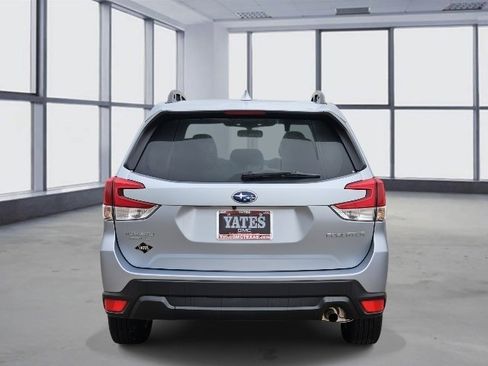 Used 2023 Subaru Forester Premium image 5