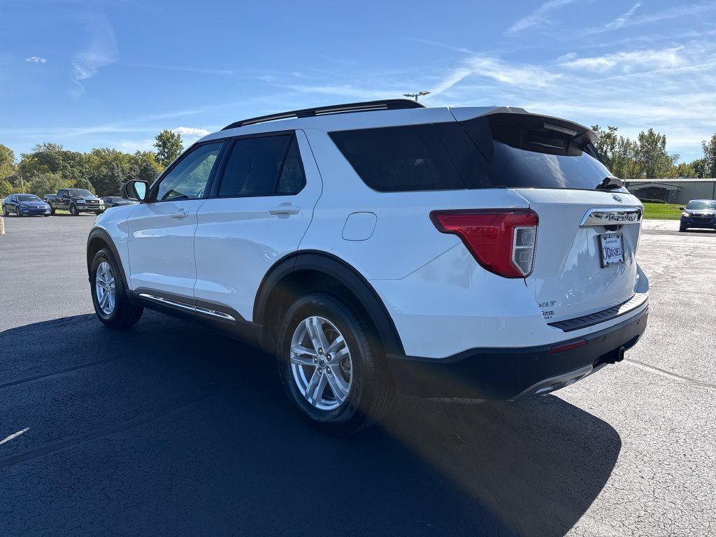Used 2023 Ford Explorer XLT w/ Equipment Group 202A AWD/4WD image 2