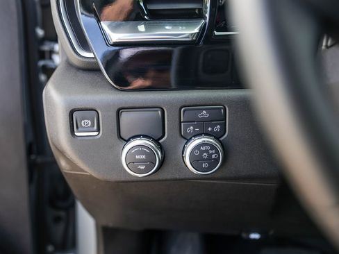 Used 2024 GMC Sierra 1500 Elevation image 18