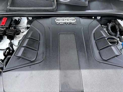 Used 2017 Audi Q7 3.0T Premium Plus AWD/4WD image 32