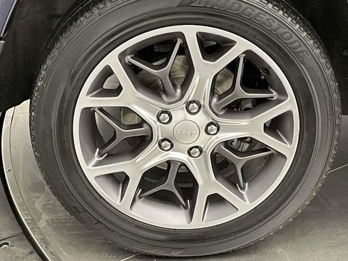 Used 2018 Jeep Grand Cherokee Limited image 13