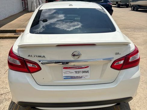 Used 2017 Nissan Altima 2.5 SL FWD image 2