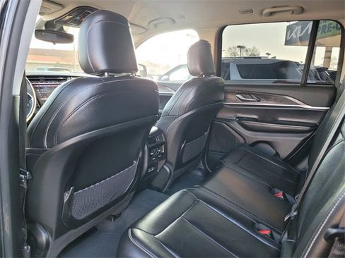 Used 2023 Jeep Grand Cherokee Limited w/ Black Appearance Package image 15