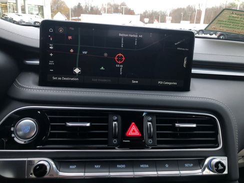 Used 2023 Genesis G70 2.0T image 16