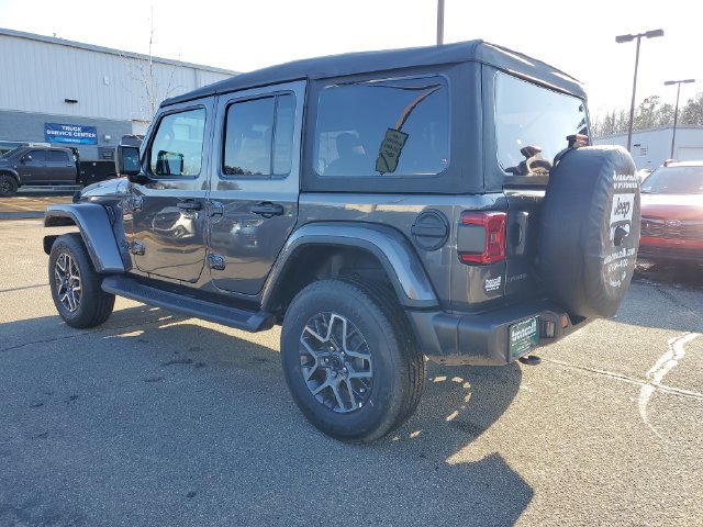 New 2026 Jeep Wrangler Unlimited Sahara AWD/4WD image 4