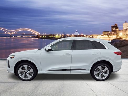 Used 2025 Audi Q5 Premium Plus w/ Premium Plus image 2