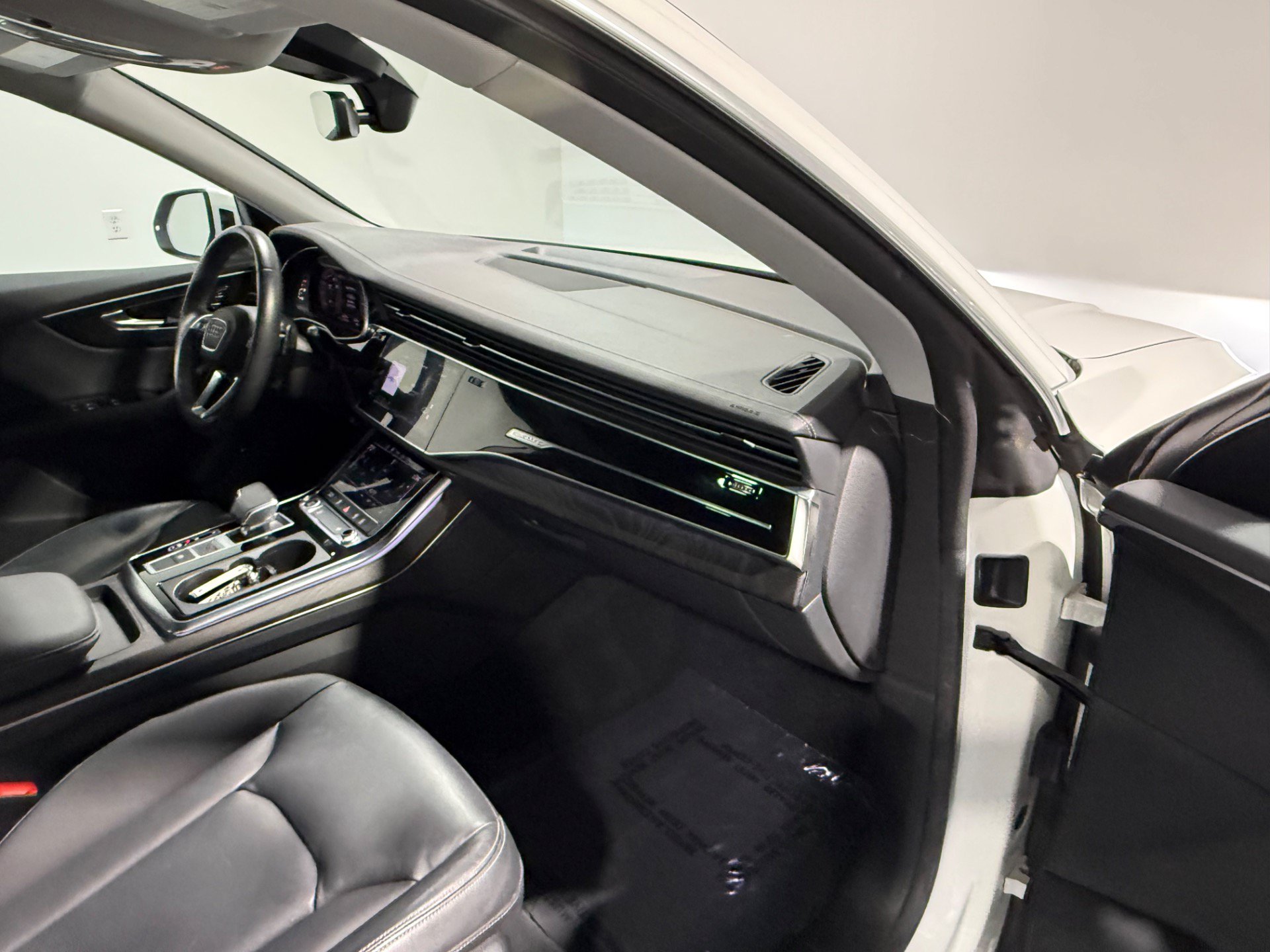 Used 2023 Audi Q8 Premium w/ Convenience Package AWD/4WD image 32