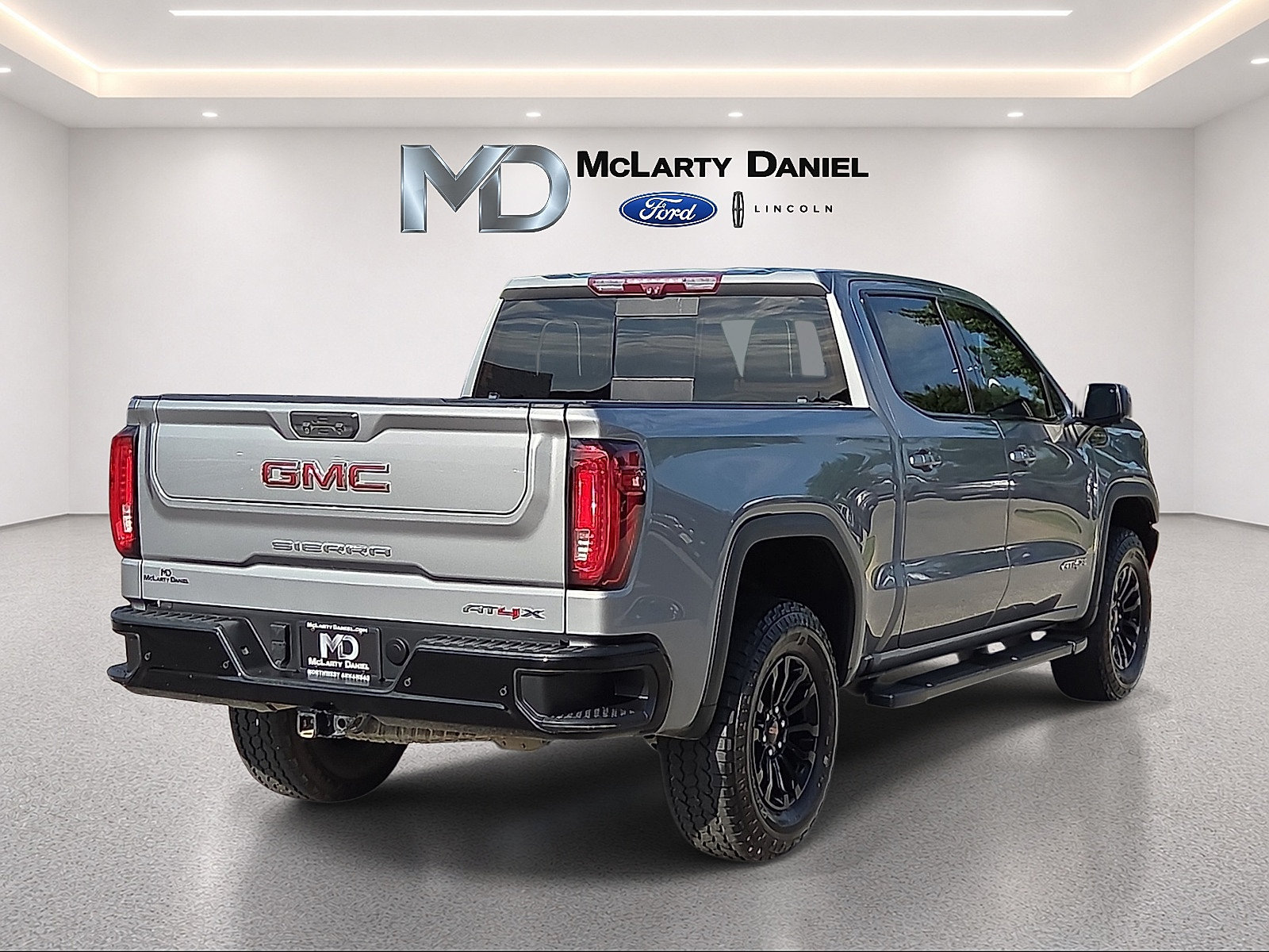 Used 2023 GMC Sierra 1500 AT4X AWD/4WD image 5