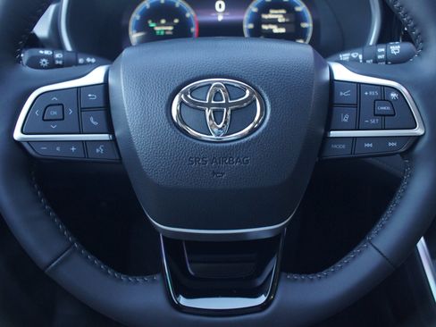 Used 2025 Toyota Highlander Limited image 8