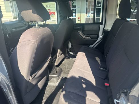 Used 2015 Jeep Wrangler Unlimited Sport w/ Quick Order Package 24S AWD/4WD image 24