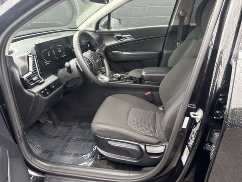 Used 2023 Kia Sportage LX image 18