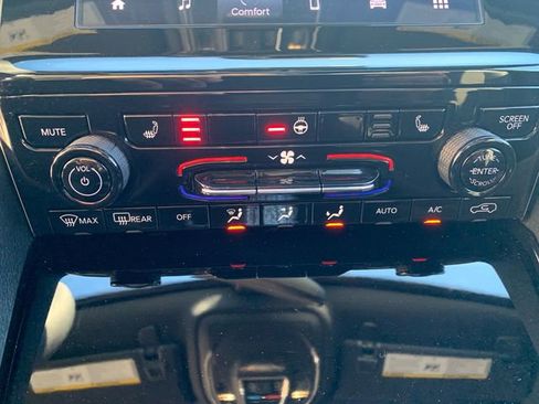 Used 2023 Jeep Grand Cherokee Altitude image 33