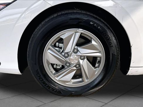 Used 2026 Hyundai Elantra SE FWD image 10