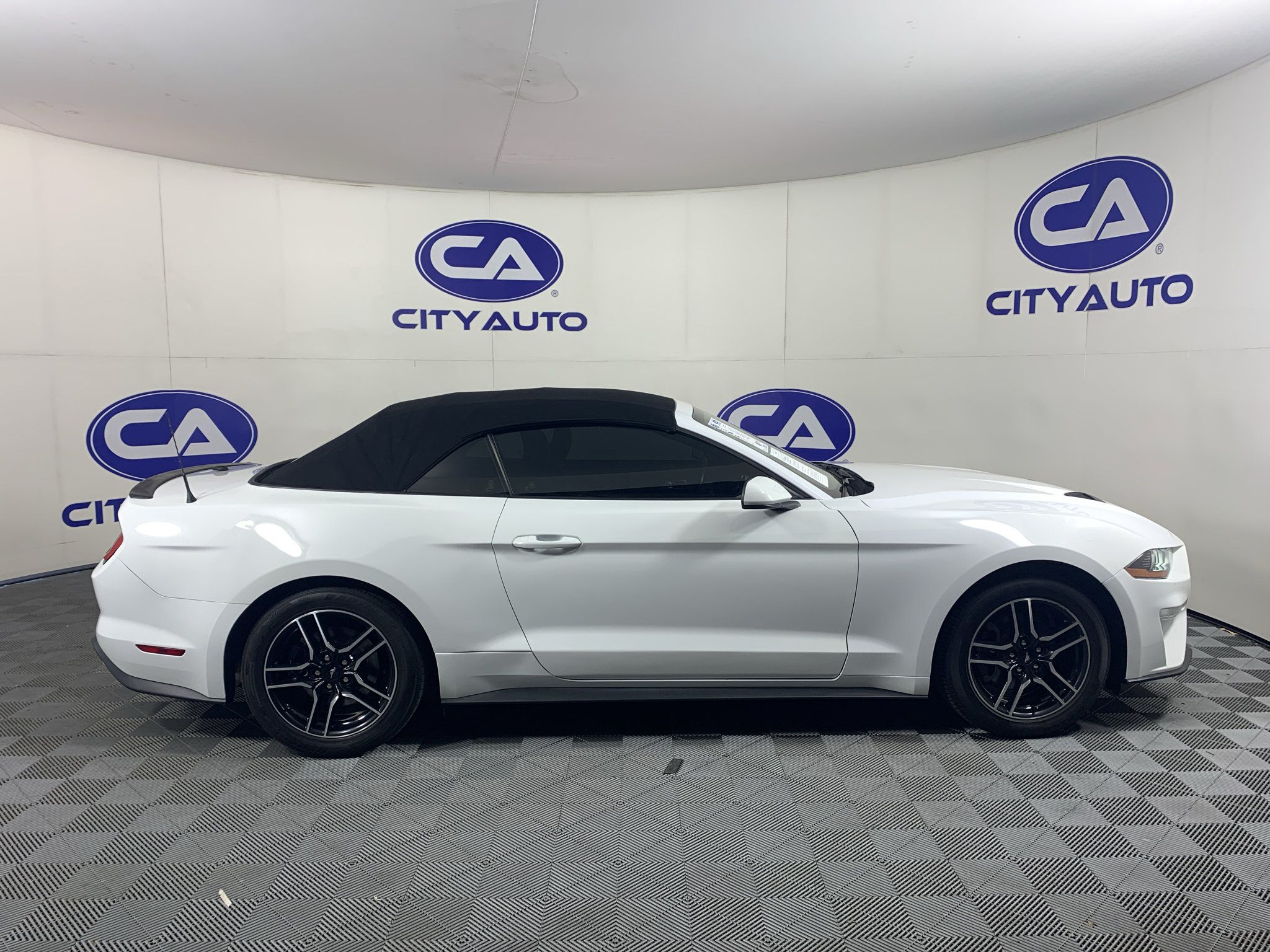 Used 2022 Ford Mustang Premium RWD image 3