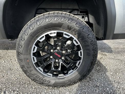 Used 2024 GMC Canyon AT4 w/ AT4 Premium Package image 18