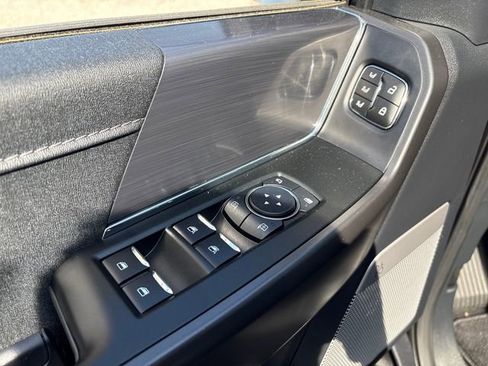 Used 2025 Ford F150 Lariat AWD/4WD image 17