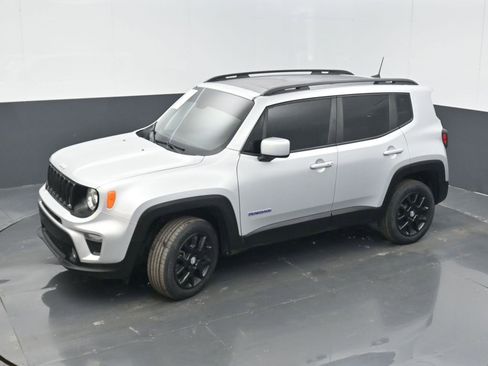 Used 2020 Jeep Renegade Latitude w/ Cold Weather Group image 40
