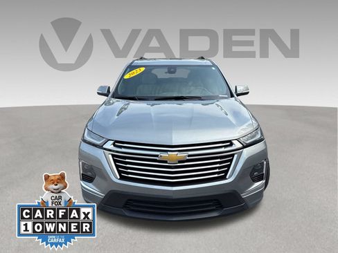 Used 2023 Chevrolet Traverse Premier FWD image 2