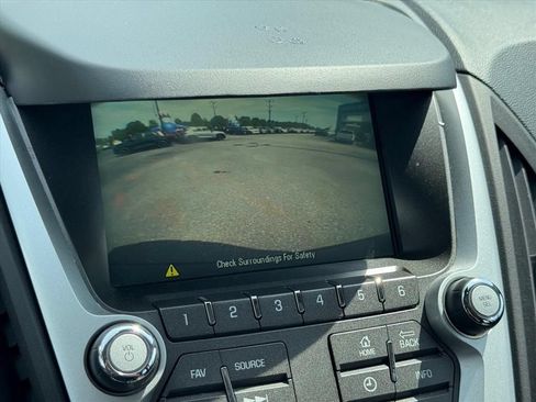 Used 2017 Chevrolet Equinox LS FWD image 23