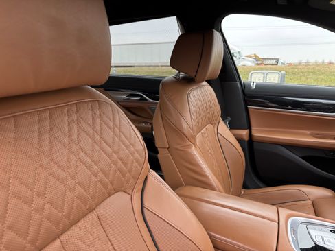 Used 2022 BMW 745e xDrive w/ M Sport Package image 35