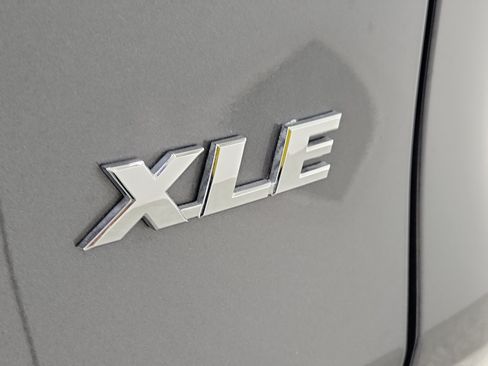 Used 2025 Toyota RAV4 XLE FWD image 10