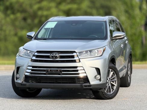 Used 2018 Toyota Highlander XLE AWD/4WD image 2