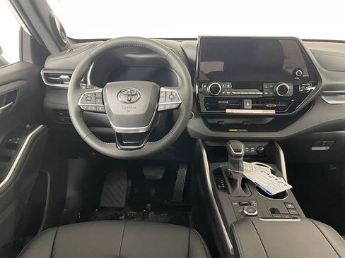 New 2026 Toyota Highlander XSE AWD/4WD image 14