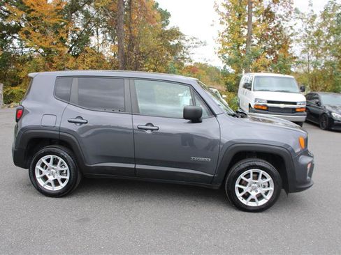 Used 2023 Jeep Renegade Latitude image 9