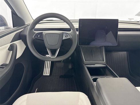 Used 2026 Tesla Model Y Long Range image 36