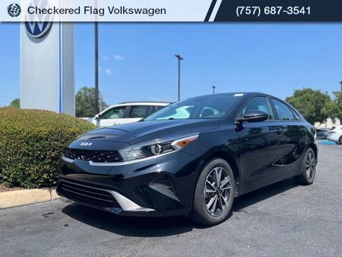Used 2023 Kia Forte LXS w/ LXS Technology Package FWD image 1