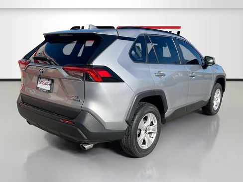 Used 2021 Toyota RAV4 XLE w/ Convenience Package image 7