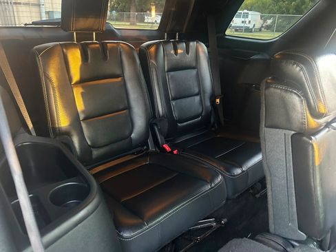 Used 2017 Ford Explorer Limited w/ Equipment Group 301A FWD image 9