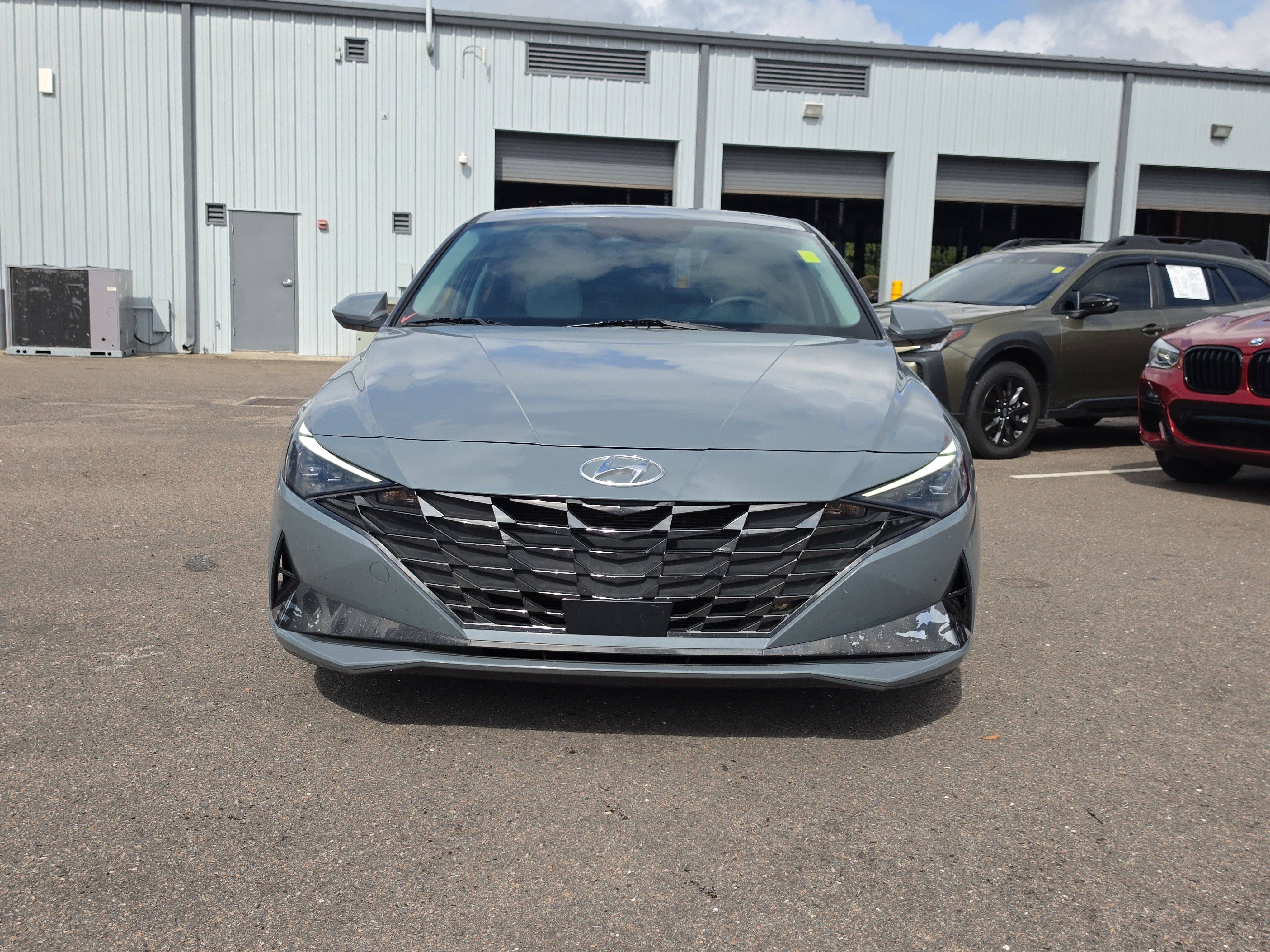 Used 2022 Hyundai Elantra Limited FWD image 3