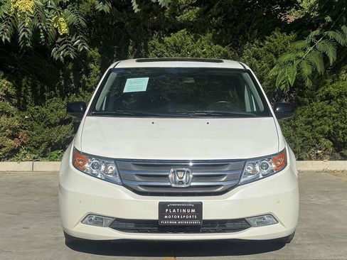 Used 2013 Honda Odyssey Touring Elite image 2