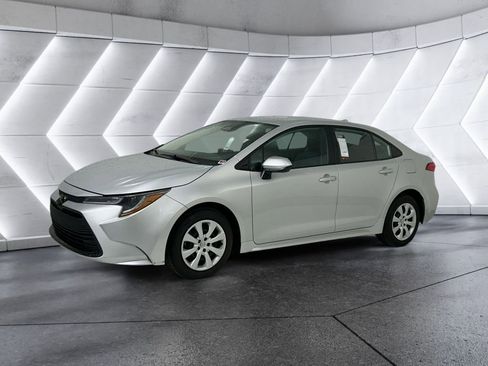 Used 2024 Toyota Corolla LE FWD image 3