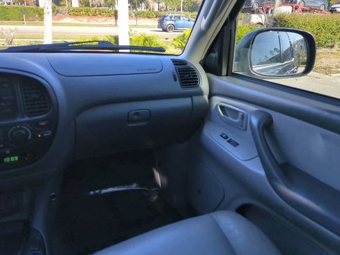 Used 2007 Toyota Sequoia SR5 image 17