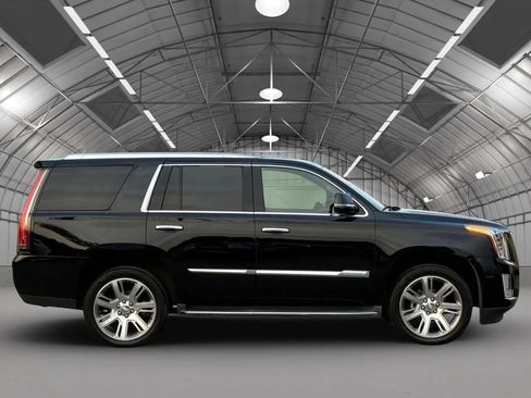 Used 2016 Cadillac Escalade Luxury AWD/4WD image 8