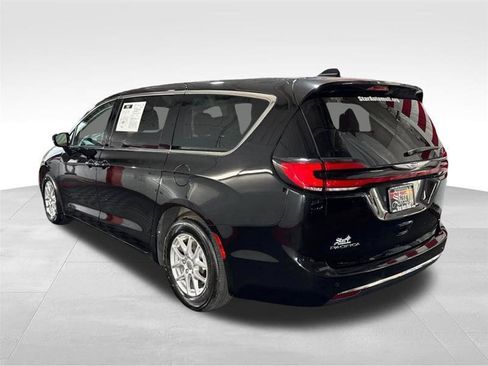 Used 2024 Chrysler Pacifica Touring-L FWD image 7