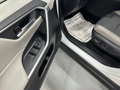 Used 2025 Toyota RAV4 XLE AWD/4WD image 9