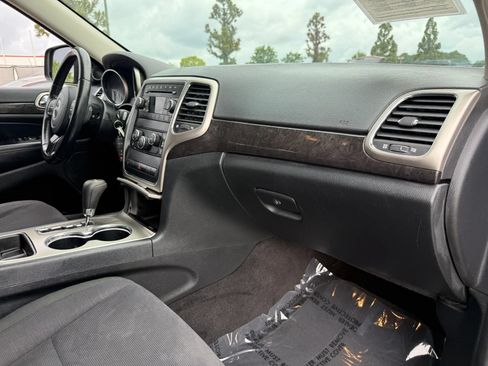 Used 2011 Jeep Grand Cherokee Laredo AWD/4WD image 19
